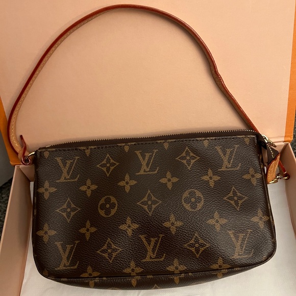 Louis Vuitton Classic Monogram POCHETTE Shoulder Bag - Picture 1 of 8